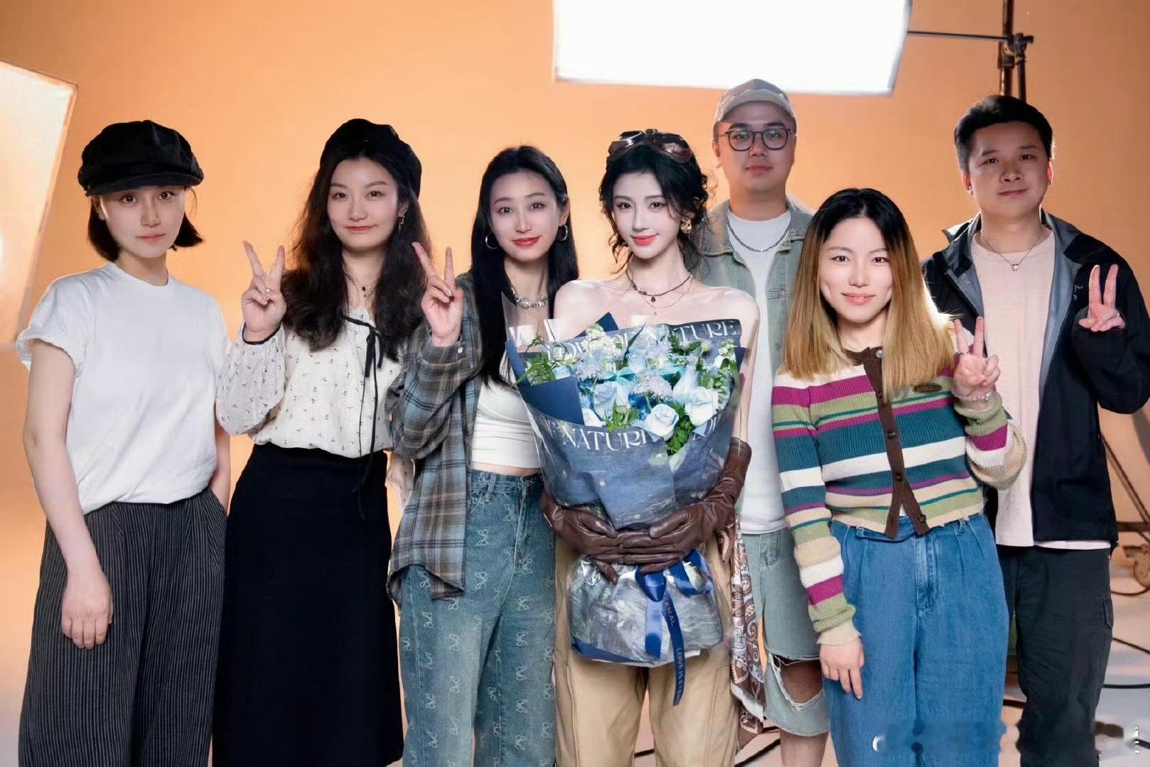 这个合照太美了吧简直不是一个图层的了 ​​​
