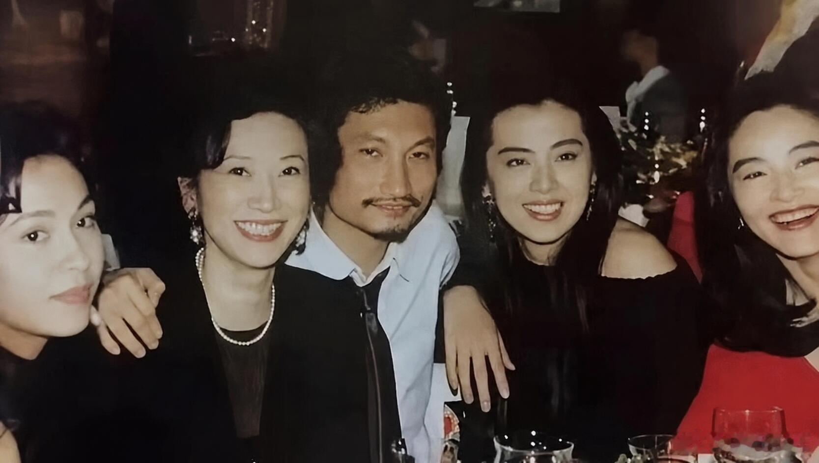 王祖贤说施南山是她永远敬爱的姐姐王祖贤发合照悼念施南生王祖贤发合照悼念施南生，一