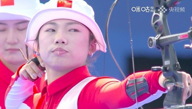 好可惜啊！中国姑娘们后来居上把比赛拖入附加赛，附加赛环数打平，最终韩国凭借离靶心