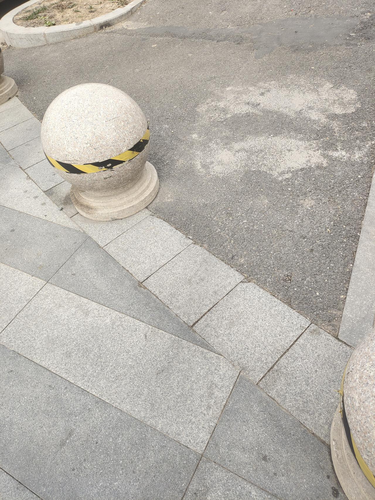 不过是过个年，千万别当冤大头
过了腊八，年就近在眼前。
高高挂起的红灯笼，崭新贴