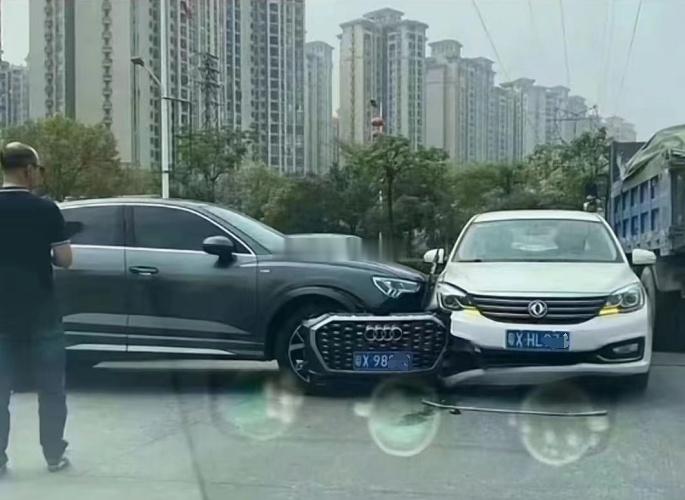 奥迪撞成这样~~~算事故车吗？？？海阔试车超话 ​​​