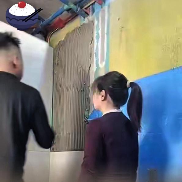 老张的烦心事？
我儿子研究生毕业后，
说在家待着可舒服了，
饭来张口、衣来伸手的
