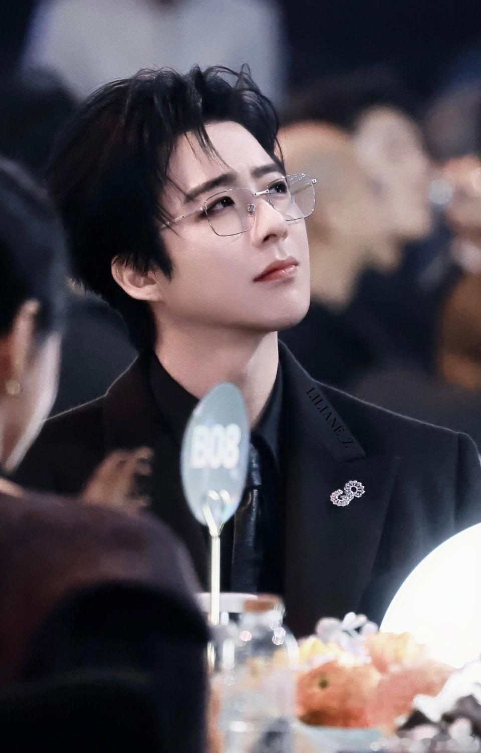 刘宇宁尖叫男演员昨天爱奇艺站内刘宇宁家包揽尖叫之夜所有冠名礼物，刘宇宁人气与实力