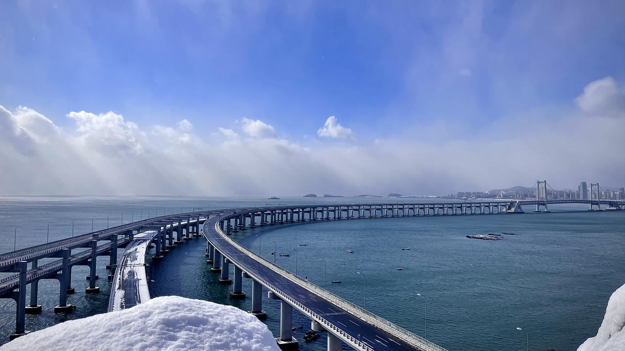 今天是立冬节气，但是大连并不冷。大连是这样一个北方城市，只要冬天不刮大风，再配合