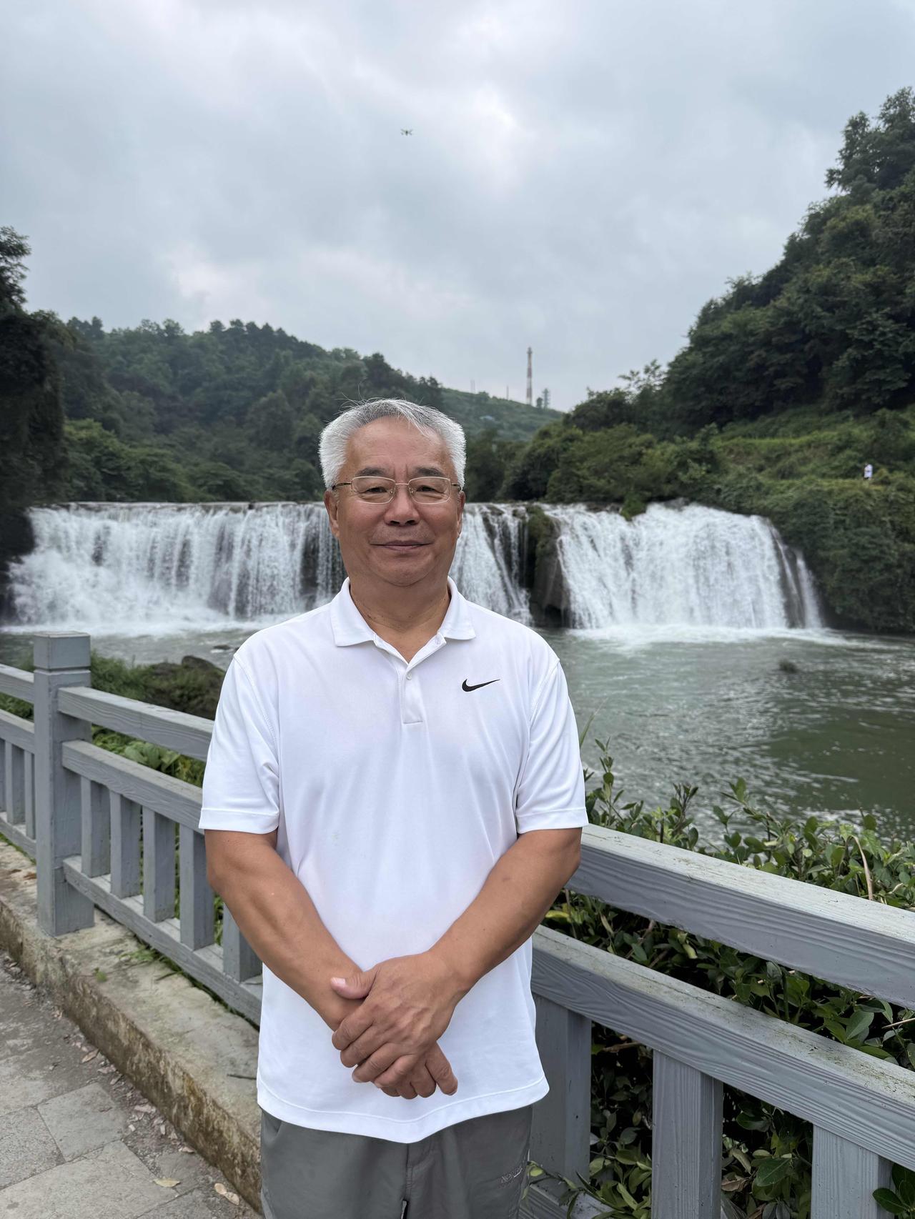 没有看见工作人员的4 A景区
这就是贵州瓮安的穿洞河瀑布景区。没有工作人员，也就