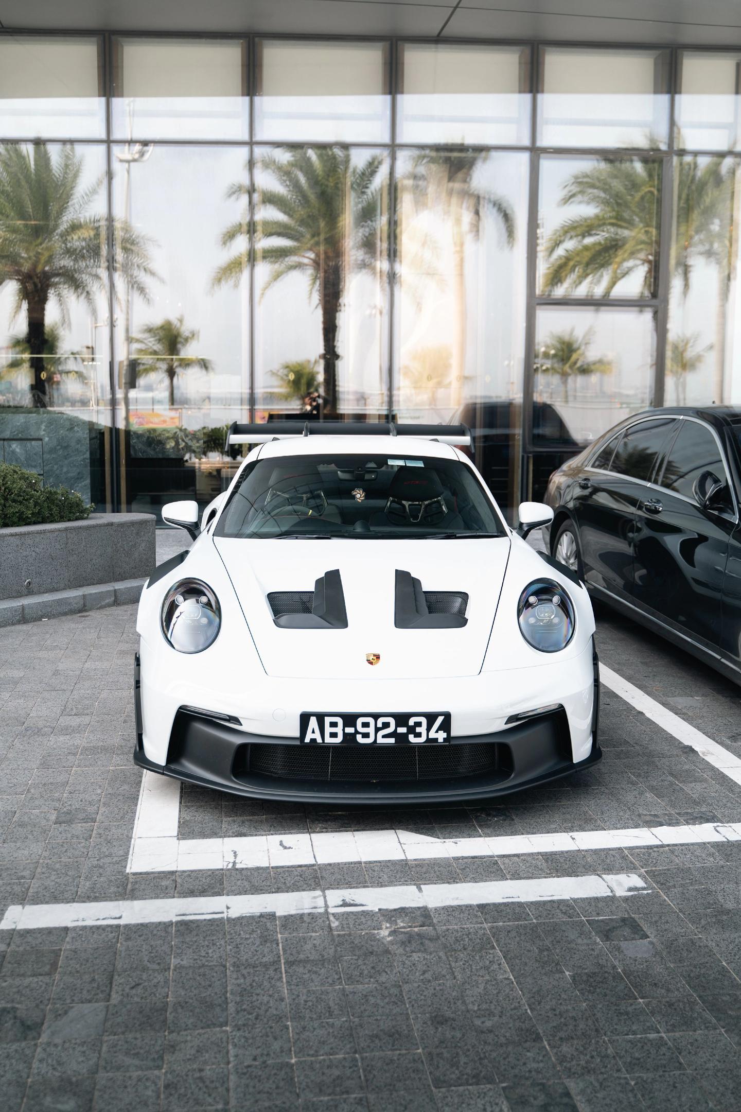 尾翼大到可以当餐桌的保时捷911 GT3RS（992）