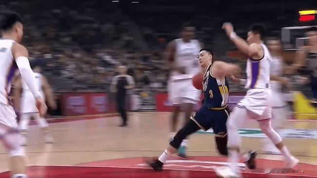 胡明轩拦不住了，单打廖三宁成功打进造成犯规


_胡明轩今晚状态火热，已经打成三