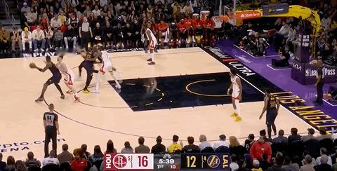 又有奇兵！这次是斯玛特！

今天，湖人队与火箭队的系列赛G2如期而至，本场比赛，