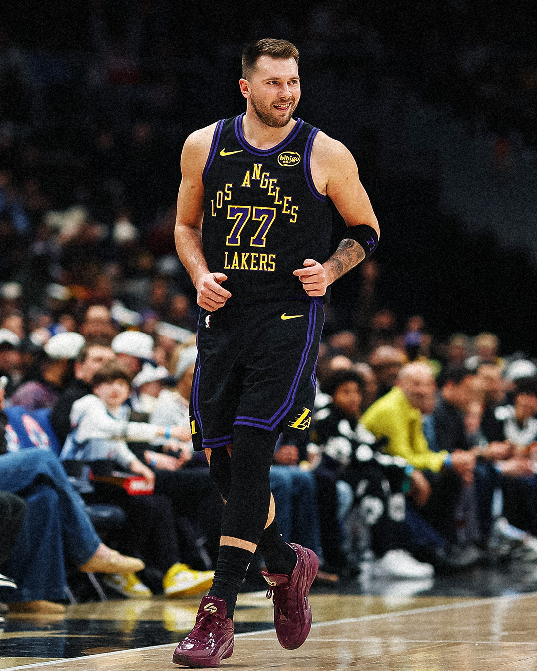 数据太炸裂了！本赛季至今的东契奇……——场均登场35.5分钟——爆砍32.8分，