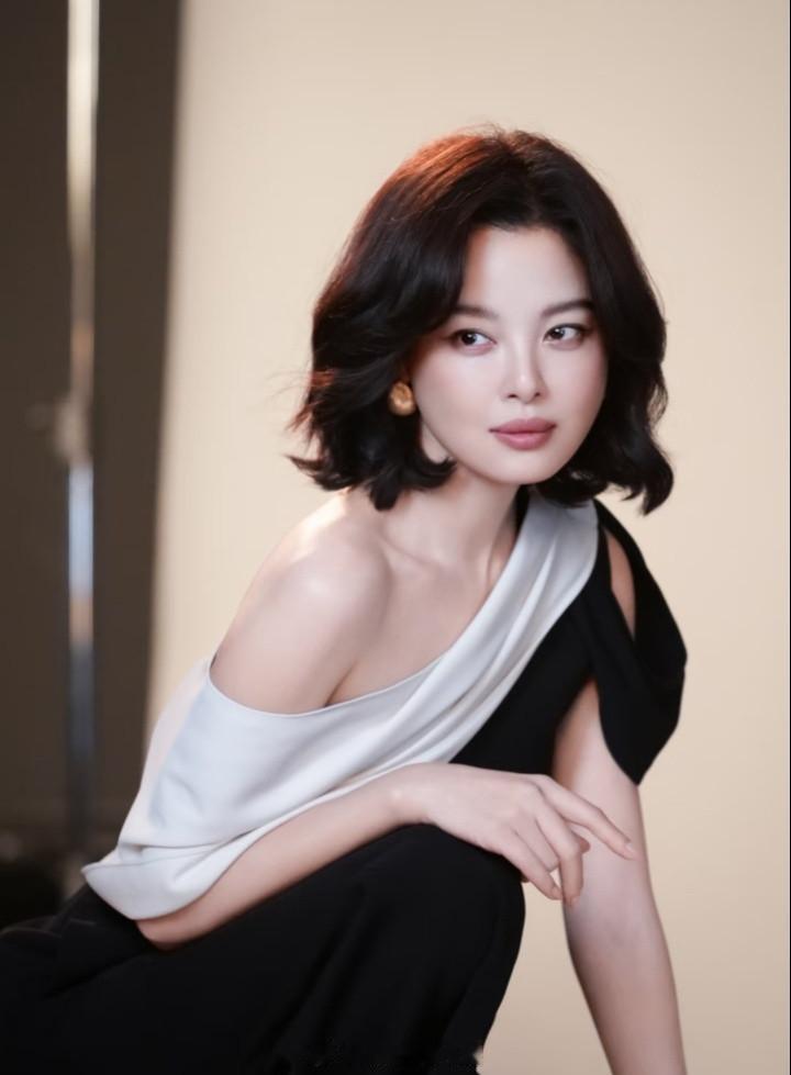 1. 辛芷蕾的新剧播出效果一般，之前凭借威尼斯影后身份攒下的热度，也在慢慢褪去。