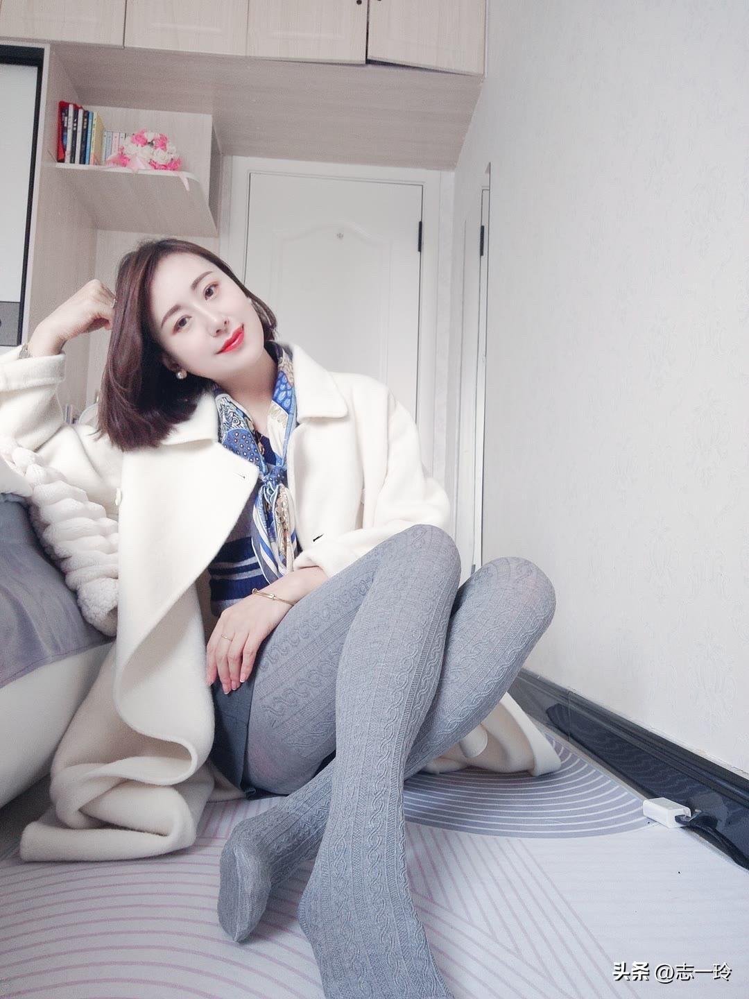 灰色的丝袜、也太好看了吧～