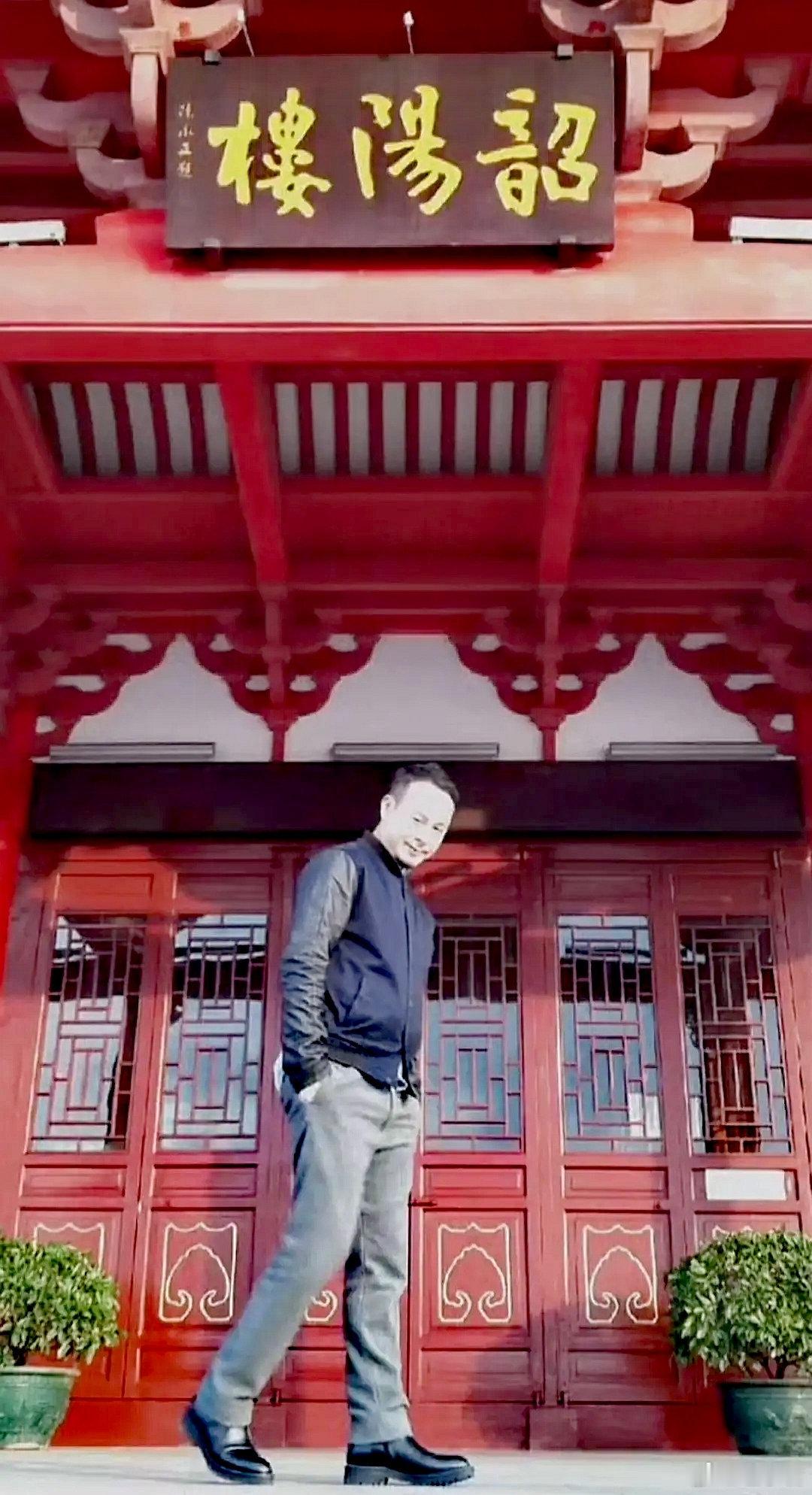 #听张颂文讲述欧阳院士的传奇人生#在讲述的过程当中，我也非常的佩服欧阳院士，这一