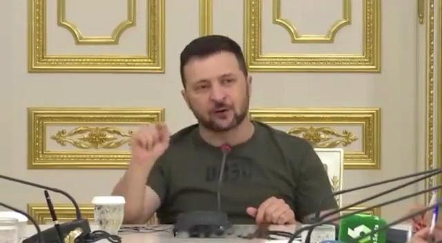泽连斯基不断让乌克兰公众为即将到来的核灾难做好准备，声称俄罗斯将炸毁扎波罗热核电