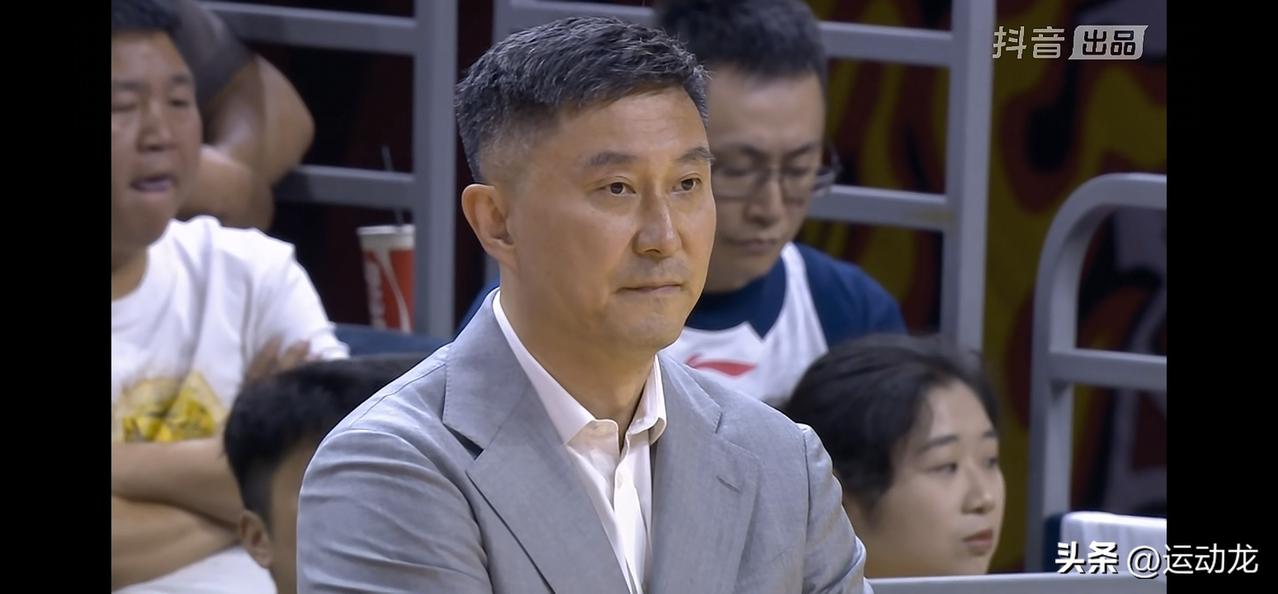 广东主场惨败辽宁，最近五场输掉四场，同时送辽宁赛季最长五连胜。
辽宁爆冷击溃广东