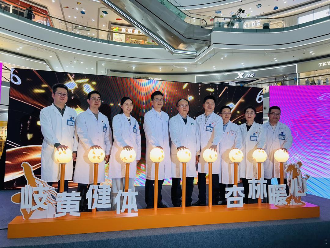 宁波北仑把健康义诊送到群众家门口4 月 29 日，宁波北仑 2026 年 “送医