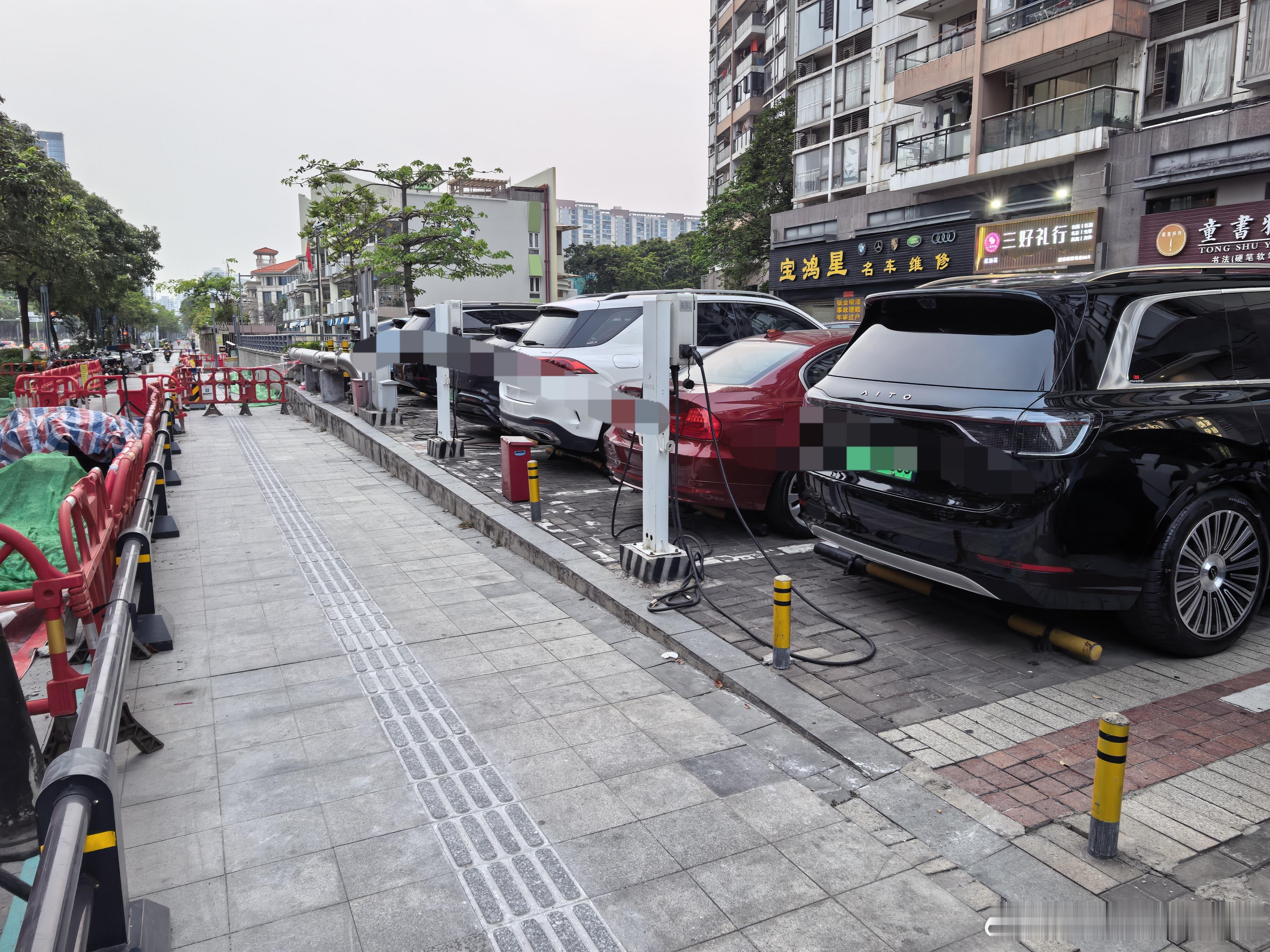 深圳这边m9真的多啊，散步的这一会，路边停了两台m9，马路上开过一台m9。识别度