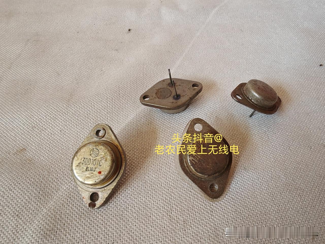 今天收拾家，把保存的元器件看了看，满满的回忆，都没有什么用了，拍个照片分享一下，