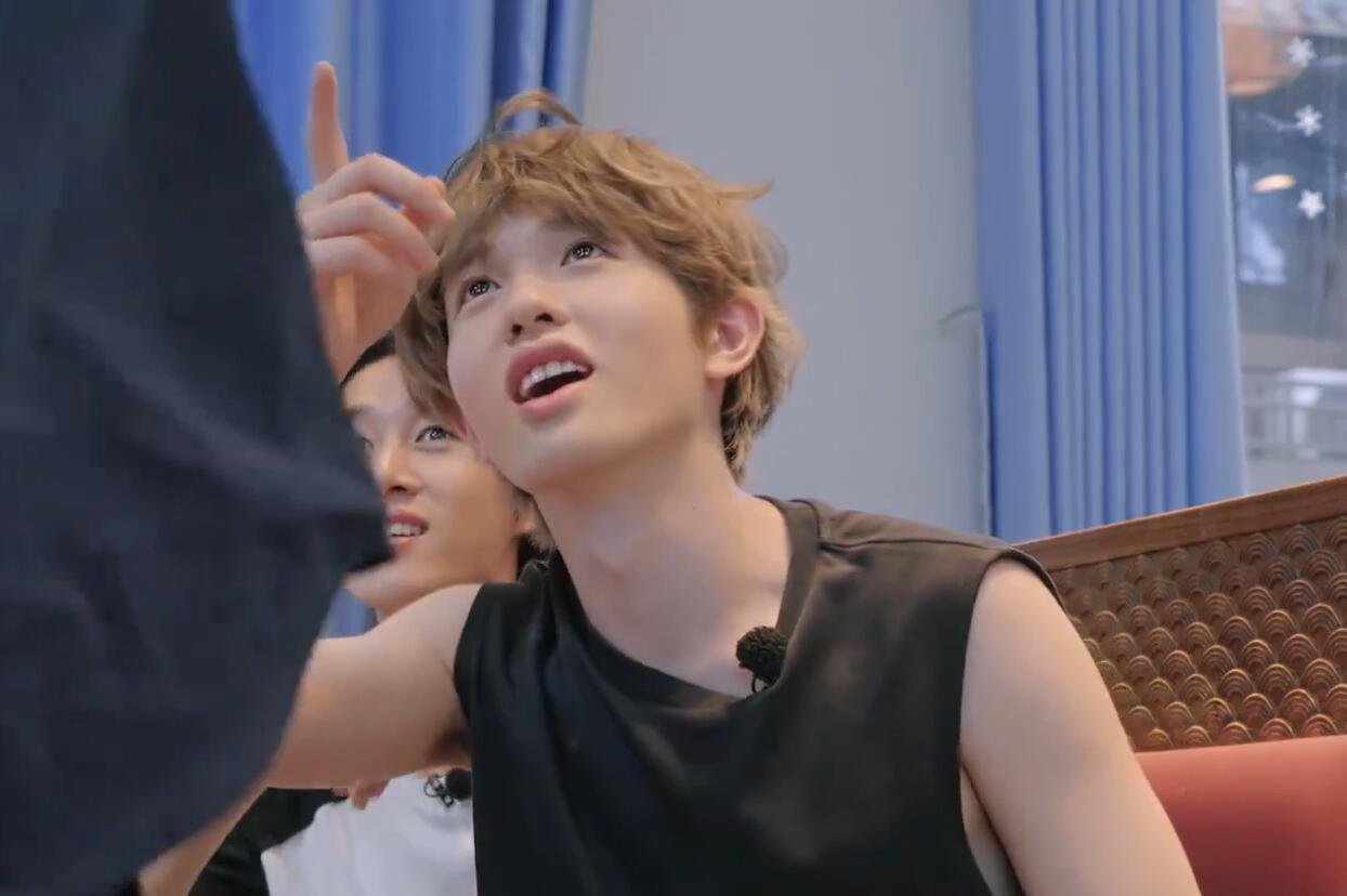 “不是！哥 你在搞什么？”稍息的一套卧底操作，给李昊看懵了，心里都想说“痴线”了