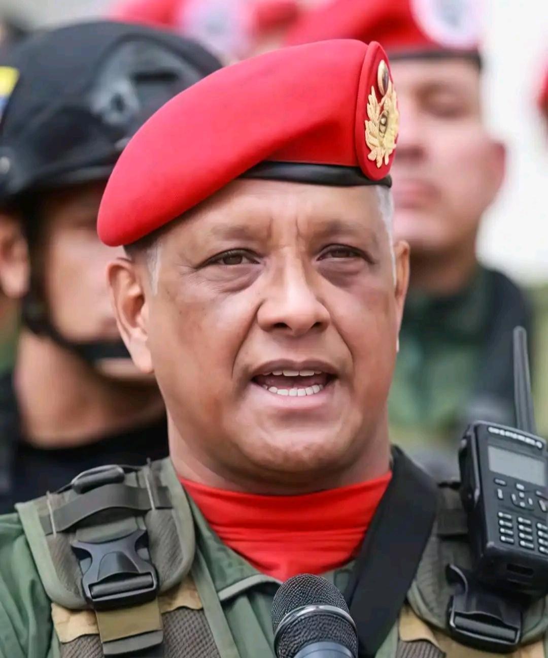 发小成“鬼”：马杜罗最信任的兄弟，如何撕裂总统府？

在加拉加斯总统府深长的走廊