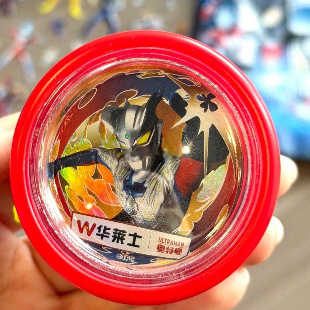 华莱士奥特曼联名太对味了  🍔华莱士奥特曼联名太对味了     炸鸡配光之周边