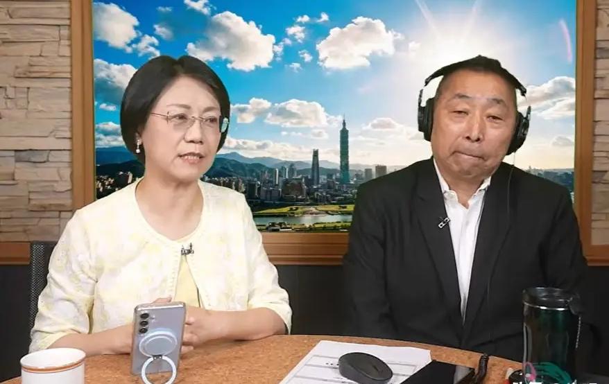 唐湘龙专访国民党立委翁晓玲，称这是两个中国人的对话。

面对岛内独派网军叫嚣“爱