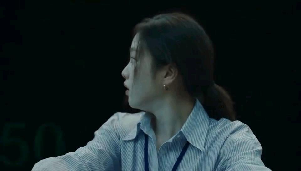 这个视频挺不错的，《韩国女孩最短的黄金时代》。上个月他们在欢呼最好的夏天，这个月
