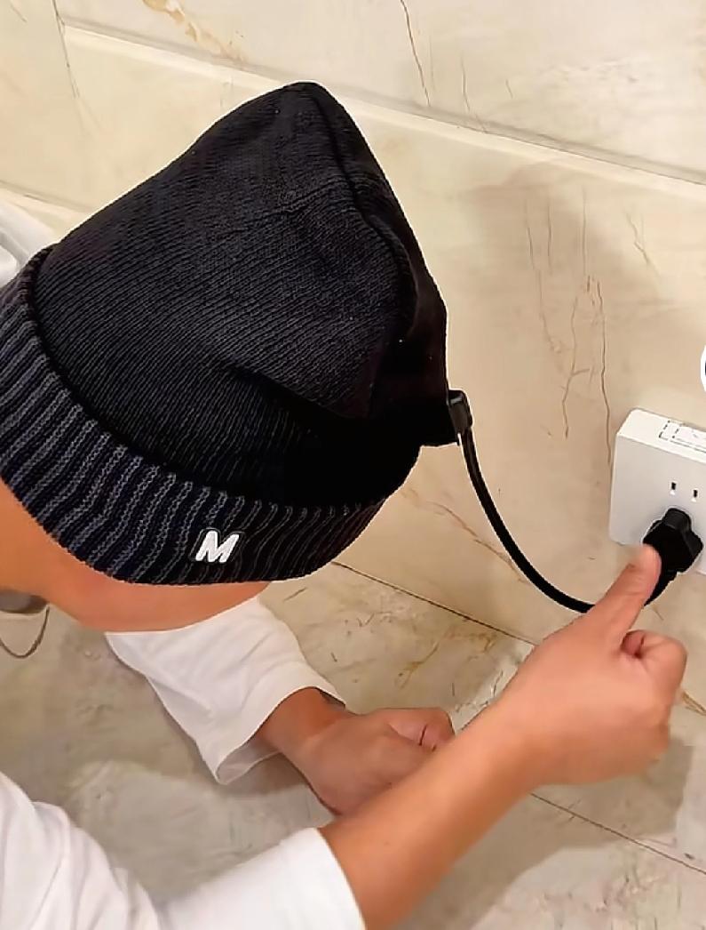 这样的设计竟然真的有人愿意使用
北方天气寒冷，一位男子想买一个带加热的帽子，买到