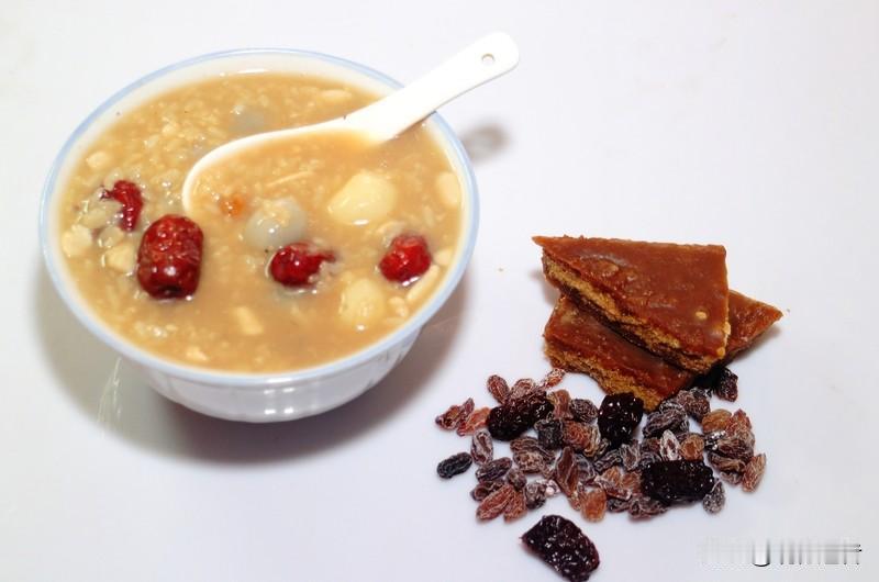 32岁未婚女子抽血竟分离出黄油状物质，身高仅1米6体重却达180斤，长期月经淋漓