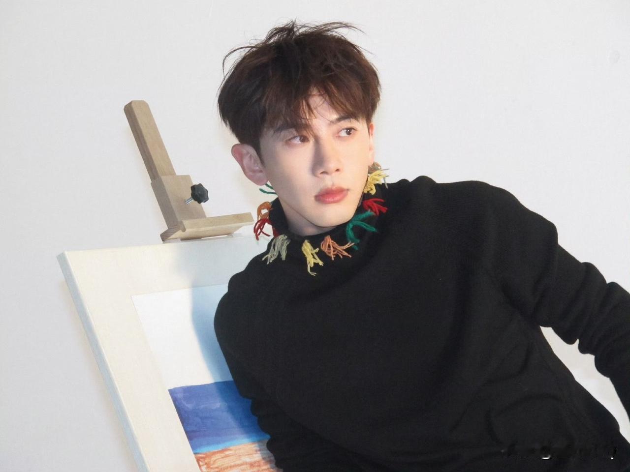 费启鸣手写信致成为演员七年的自己，洋洋洒洒写了好几页，字里行间透露着真诚，而且字