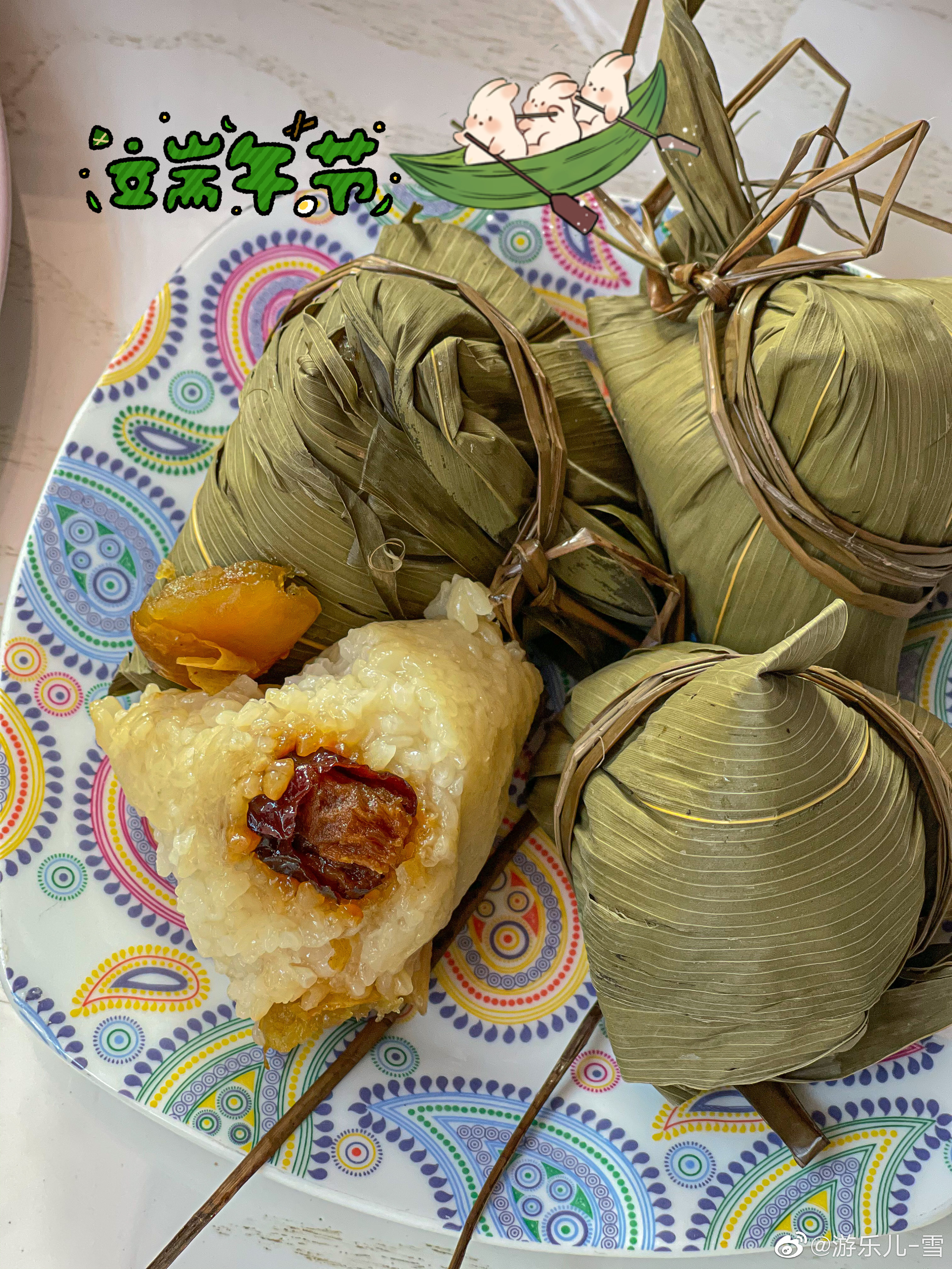 姐妹们端午安康[粽意你][粽意你][粽意你][微风]大家今天吃的什么口味粽子？除