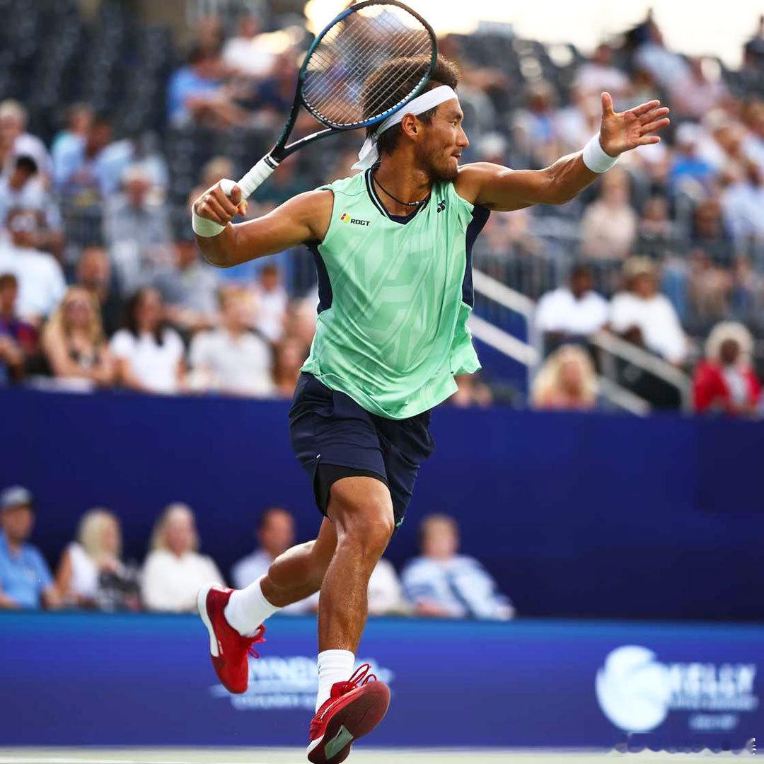 比赛因雨暂停☔️ATP250 温斯顿·塞勒姆站雨水来袭，布云朝克特目前3-6 3