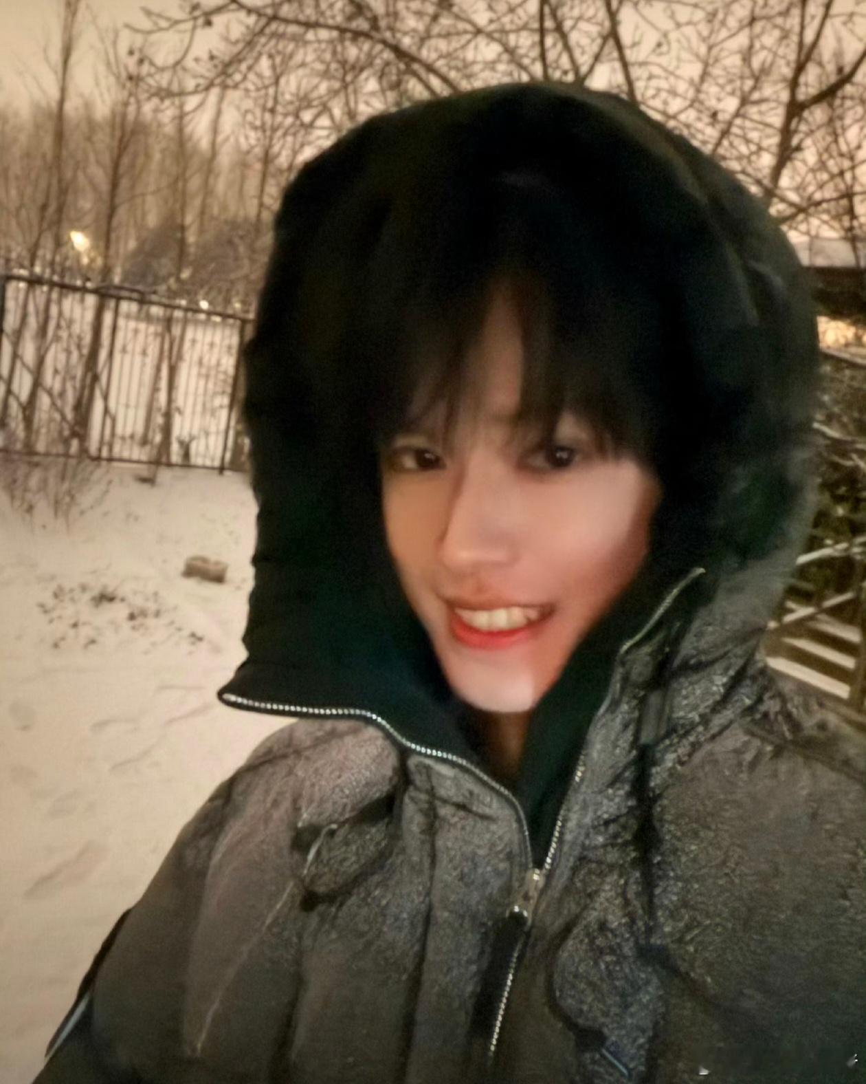 几天没见老公还是一样的大眼萌妹今天jer个样