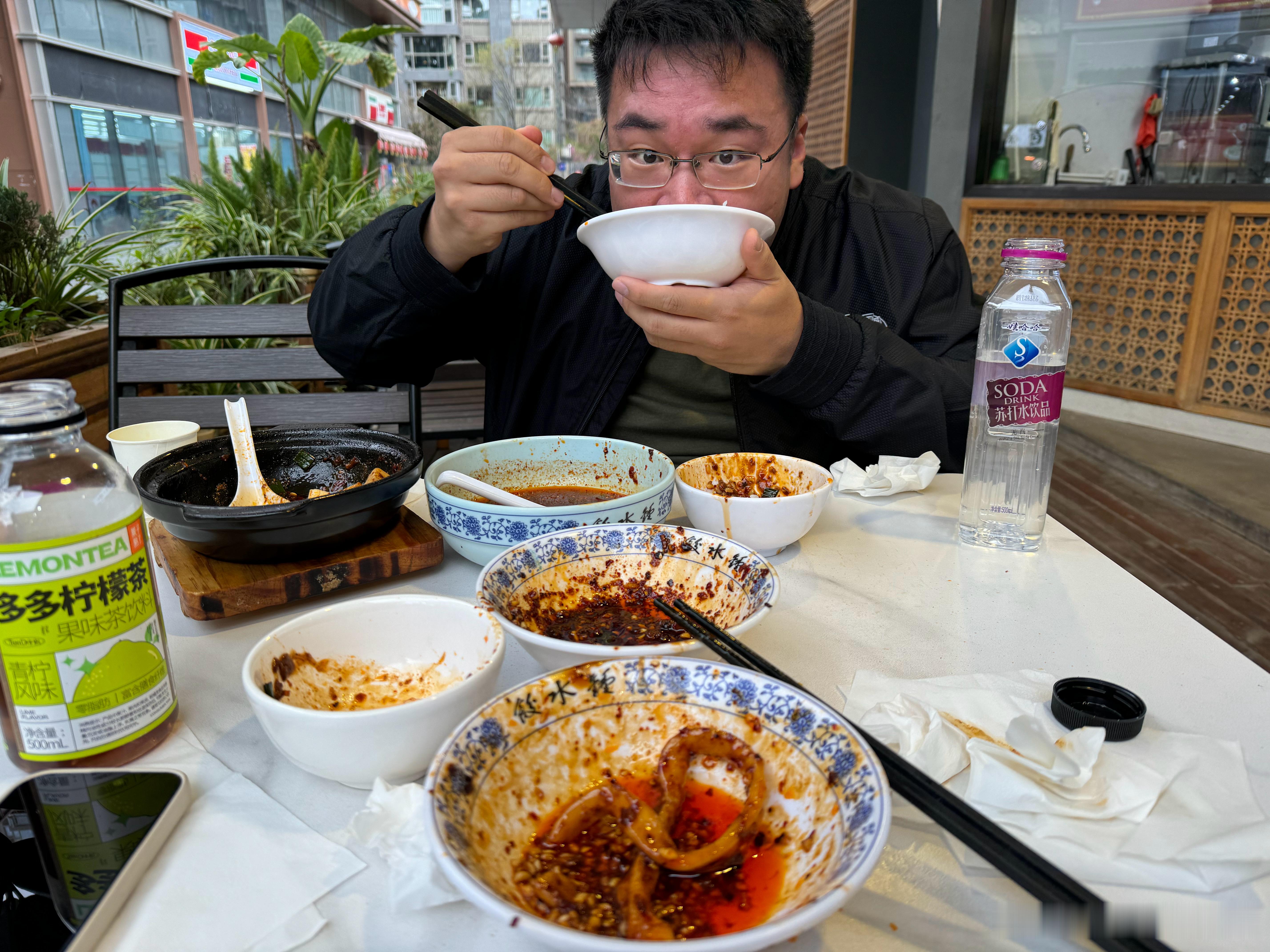 这一桌子下去，直接给我干懵了…[允悲]辣倒是不辣，主要是椒麻感的香和烫，冲得我脑
