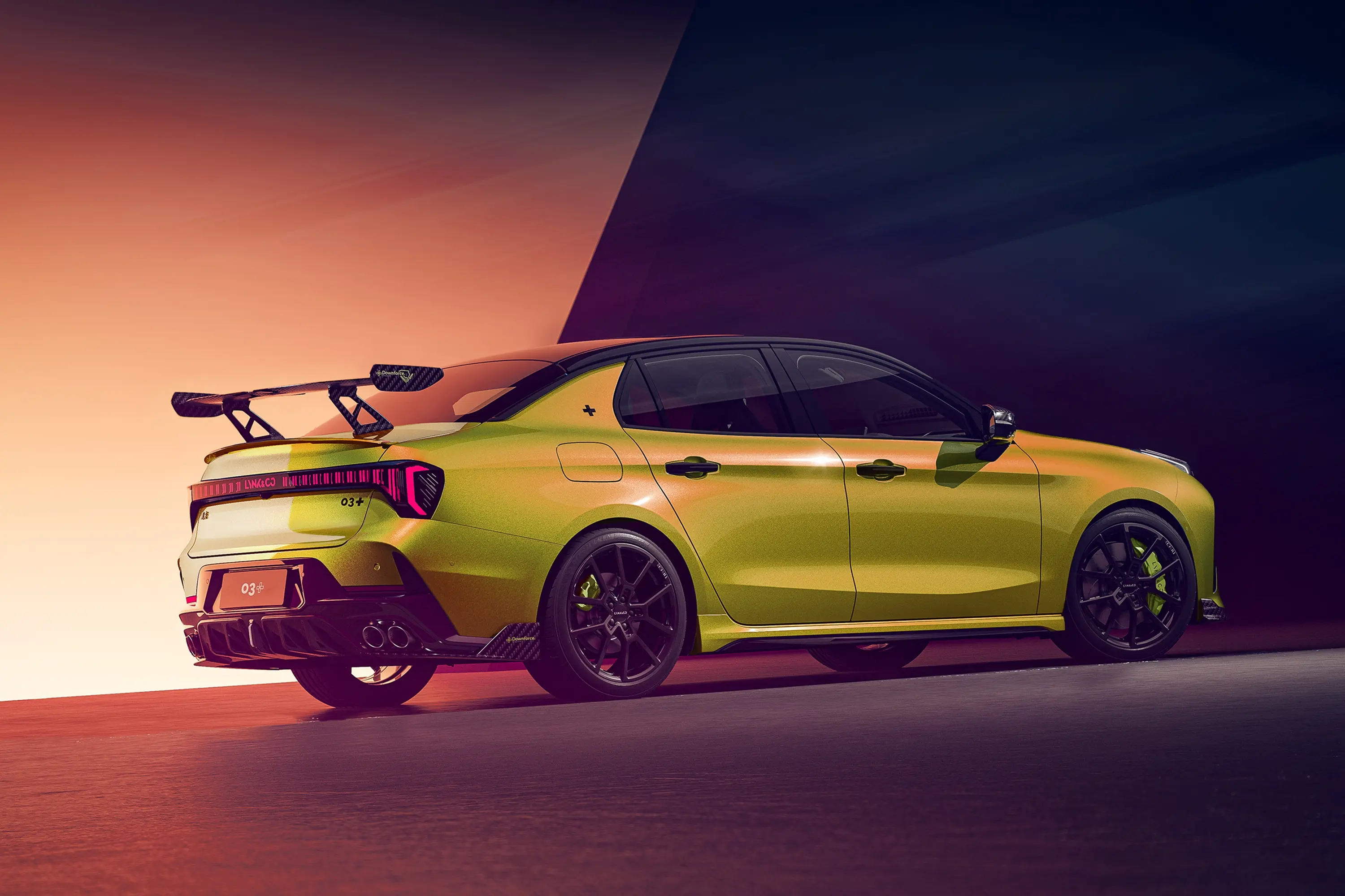 最近刷到好多领克 03 的银灰实拍📸，尾翼到底是官方新出还是车主改装，咱也不瞎