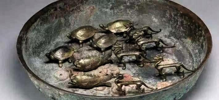 这回西安的考古发现，可真把人看傻眼了！一座沉睡了上千年的唐代大墓，竟然在狭小的腰