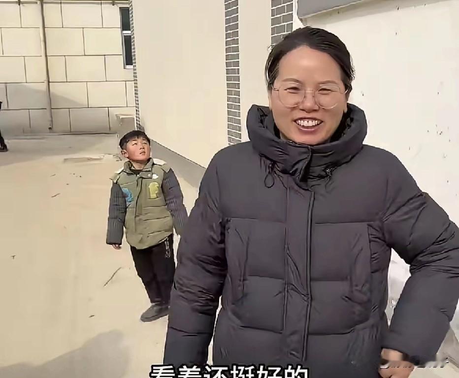 京城小二打算给父母换房子！
每次回老家，网友都吐槽家里环境太差了，到处乱糟糟，家