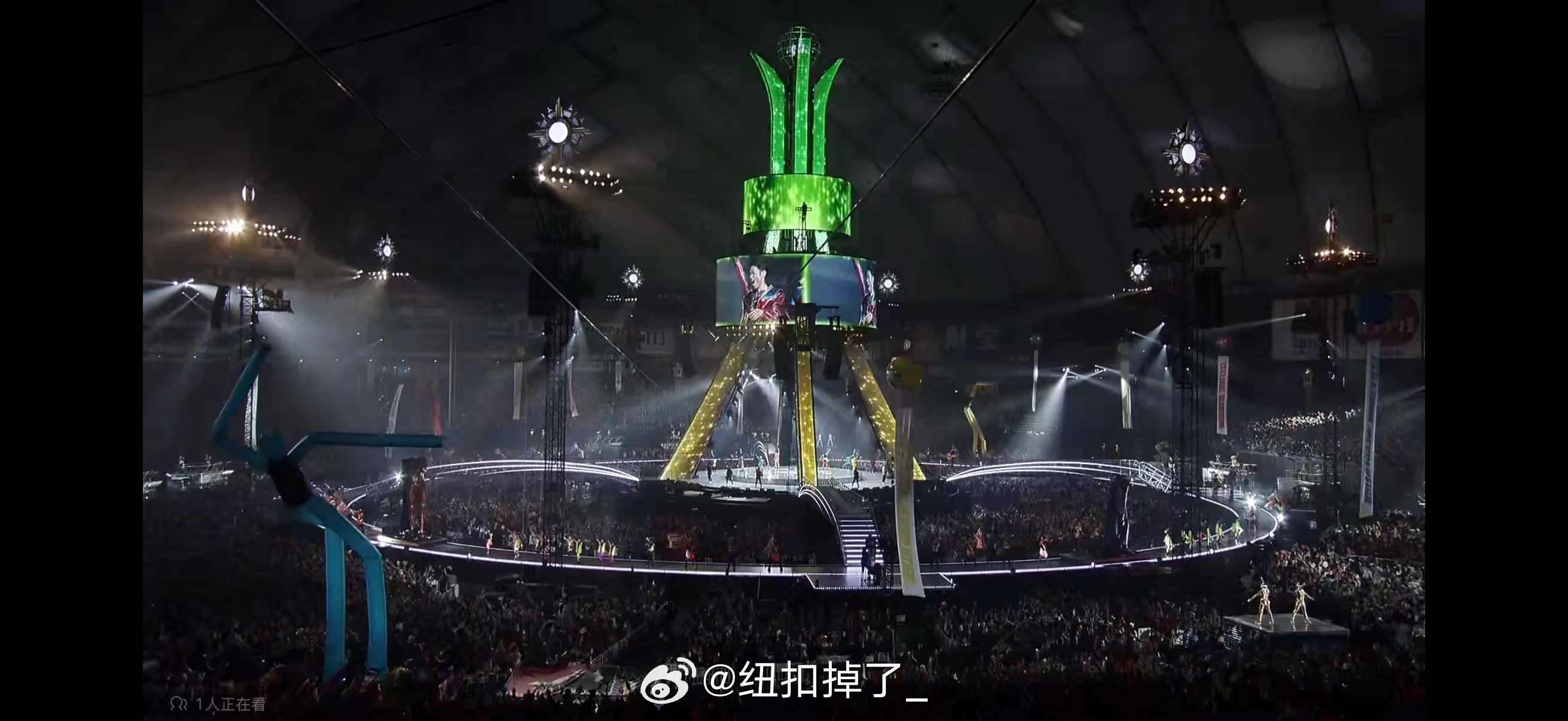 半夜在看12年前的live还挺好看的今年能有大联欢吗 