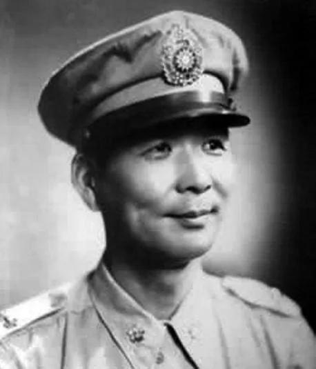 解放战争时，蒋介石手下不缺良将，华东与华中战场的黄百韬、胡琏与邱清泉，都是能与粟