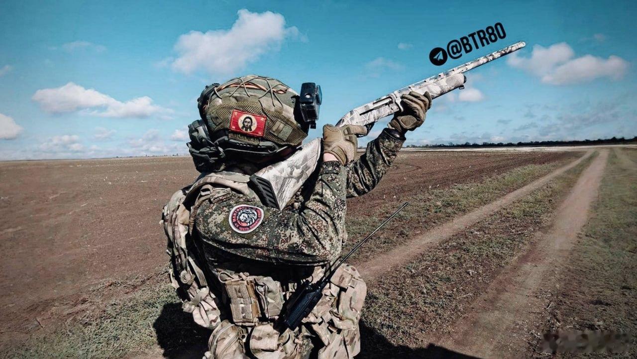 俄军防空部队在图拉地区摧毁了8架乌克兰无人机,州长德米特里米利亚耶夫说。他说,没