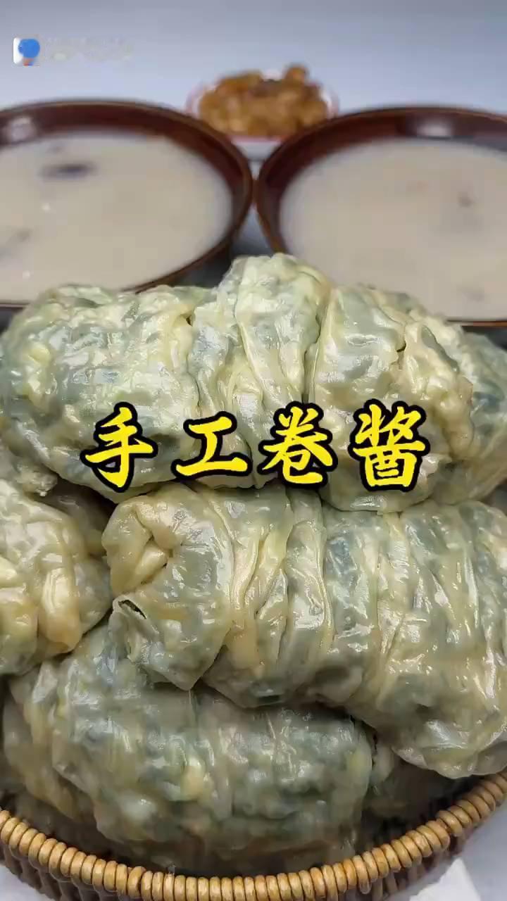 手工卷酱。
妈，这又割这些韭菜，今晚上吃什么？
可长时间没吃卷酱了，今天和点面蒸