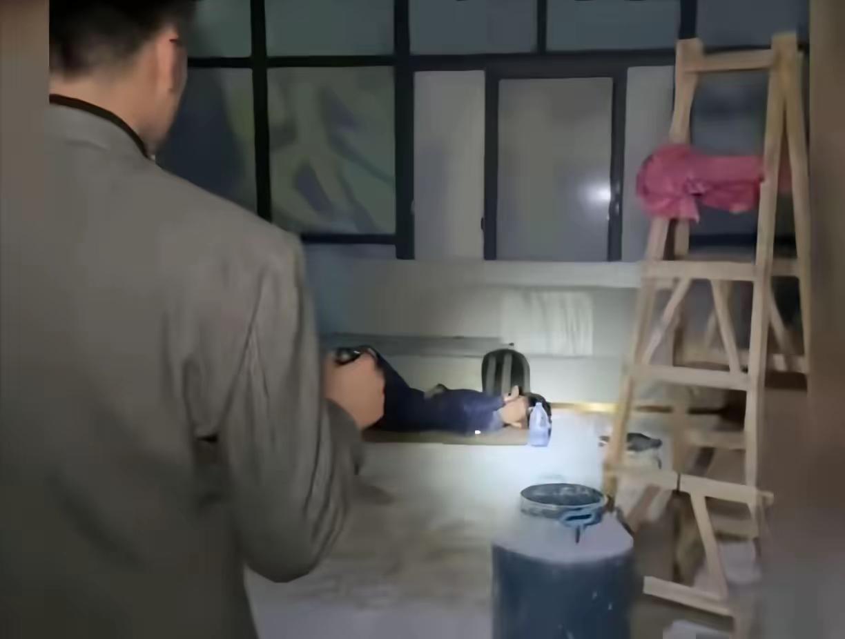 太暖了！广州老板深夜 11 点巡查工地，发现父母双亡的小伙蜷缩角落睡觉 —— 为