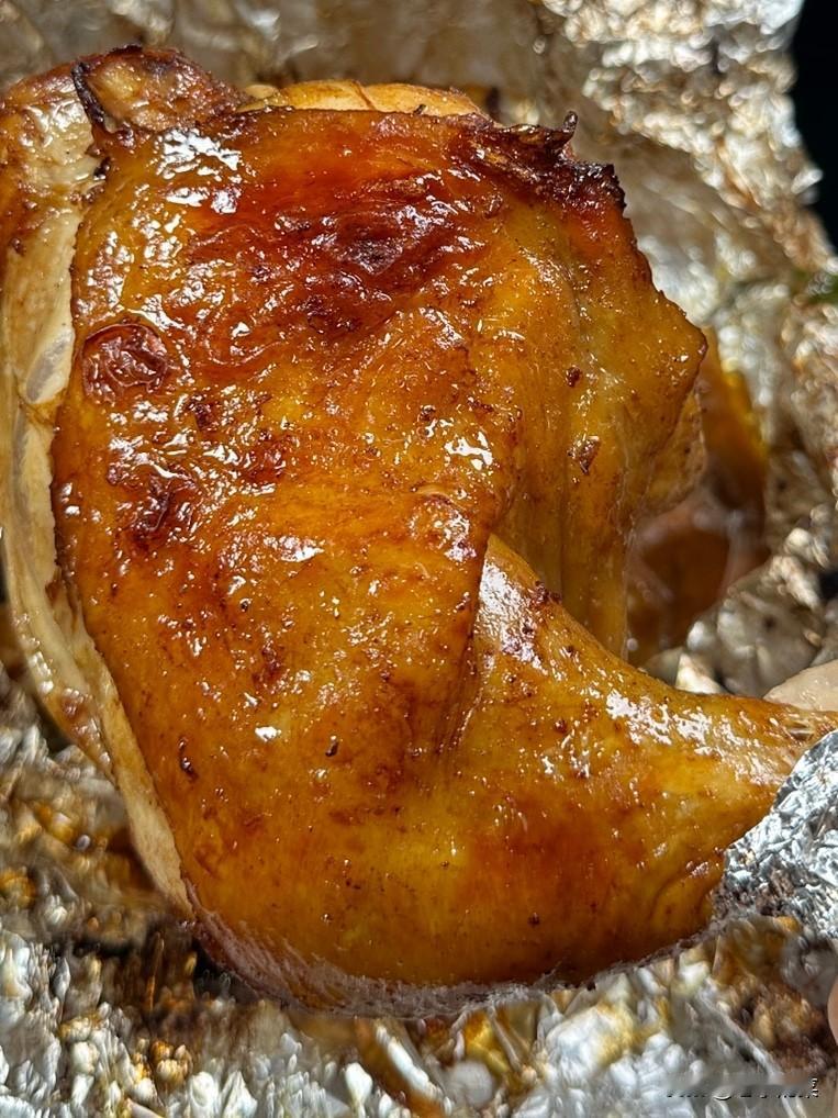 不加一滴水不油炸不炖不煮也能吃到鲜嫩多汁的美味大鸡腿
1、主料大鸡腿一个
腌制鸡