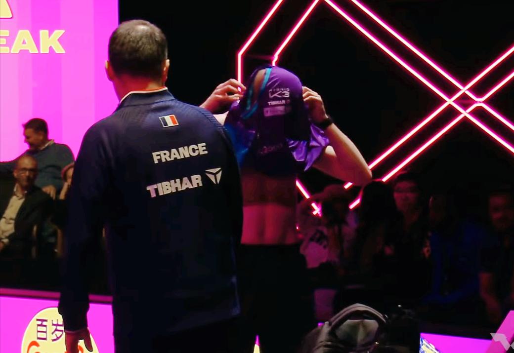 我去！小布别看瘦，腹肌这么明显！
第一局
张本智和4:0开局，
小布11:5逆转