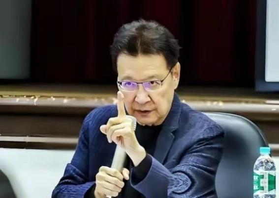 “大陆好像是故意放佩洛西进入台湾的！”很久之后，台湾知名评论员赵少康表示他终于回