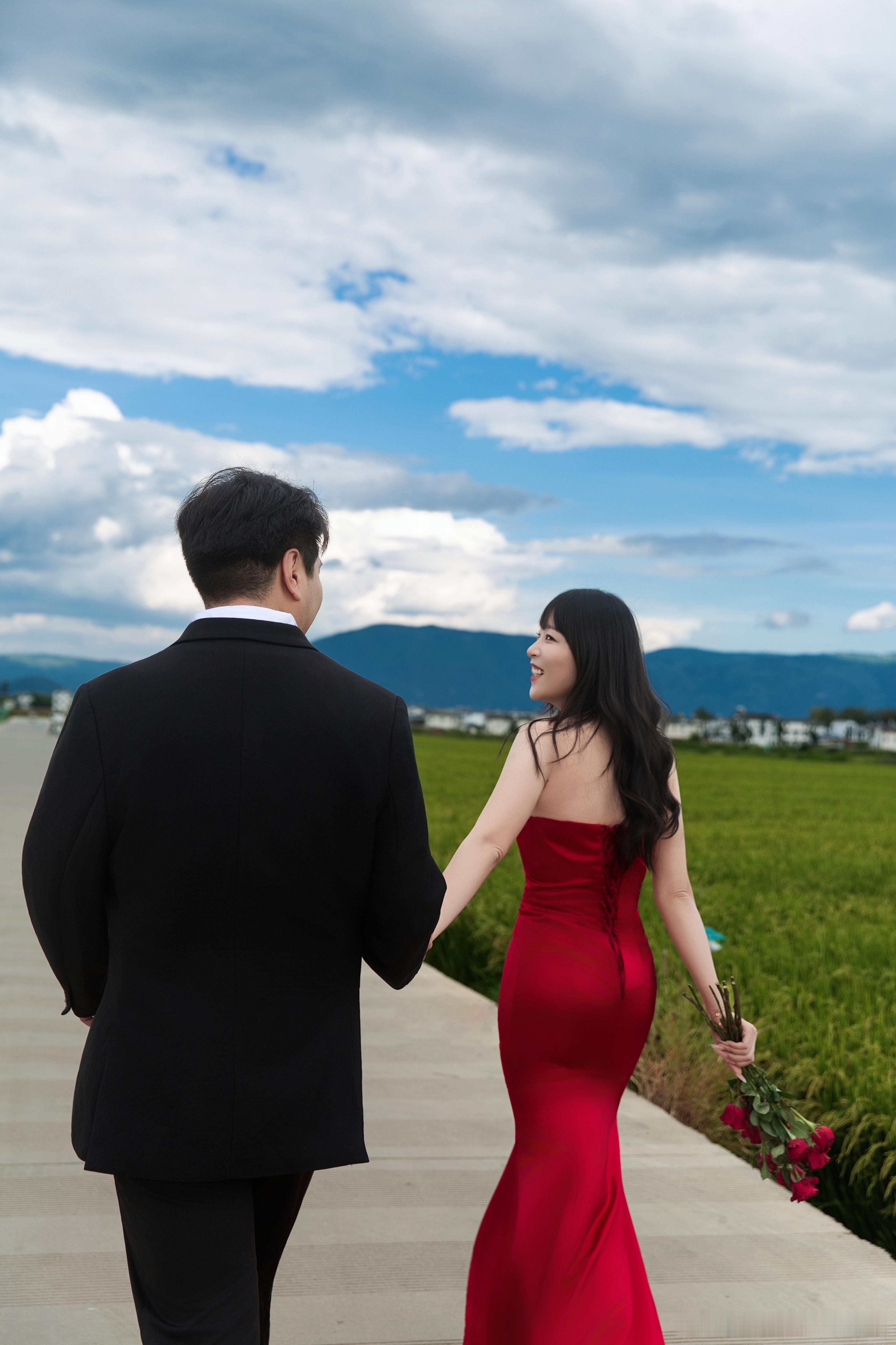 00后结婚随礼现状有多离谱我给你讲讲我的婚礼婚纱照我老婆选的最便宜的不要纸质版婚