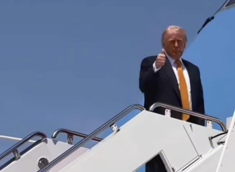 我家96岁老父亲，对特朗普来华访问感到高兴！今天，美国🇺🇸总统特朗普乘上“空