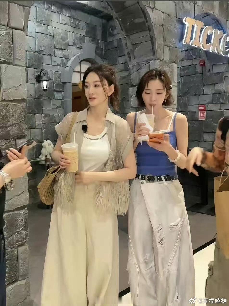 李小冉唐艺昕真变心愿便利贴了不想睡的星期五 化身真人版心愿便利贴，包容所有人的小