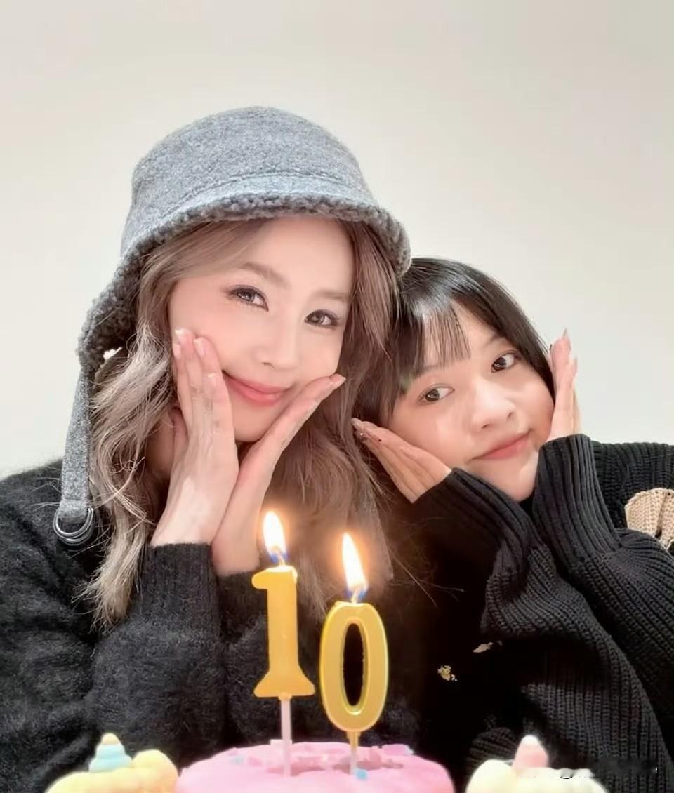 1月7日，白鹿给助理兼闺蜜呵呵买车！
有汽车销售分享白鹿下单买车呵呵提车一事，正