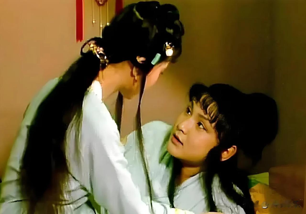 贾宝玉对秦钟是什么感情?贾宝玉对秦钟的感情复杂而深刻。他们既是亲戚（叔侄），又是