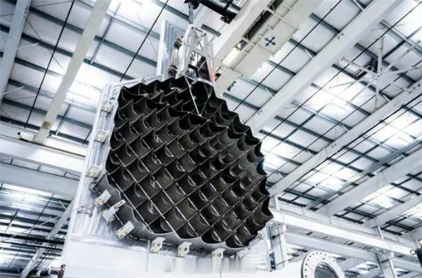 【SpaceX发布第三代星舰新型格栅翼设计】8月14日，SpaceX公布了其为下